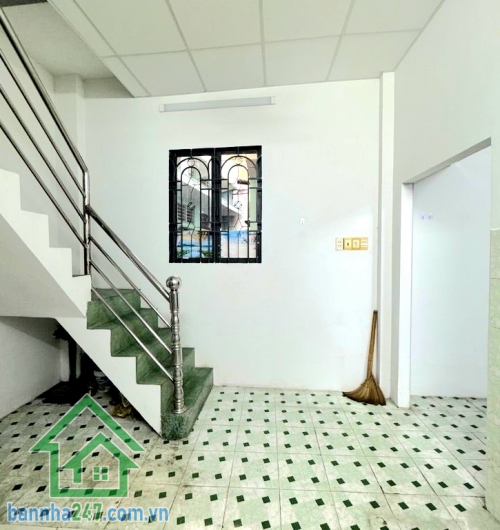 CHỈ 4,1 TỶ – HẺM BA GÁC 1 TRỤC – ĐƯỜNG 3/2 – P.2 – QUẬN 11 - DT 32M² – NHÀ 2 TẦNG ĐÚC – GẦN MẶT TIỀN – KHU PHỐ NGƯỜI HOA Kết cấu: • 1 trệt 1 lầu đúc thật • 2PN - 2WC