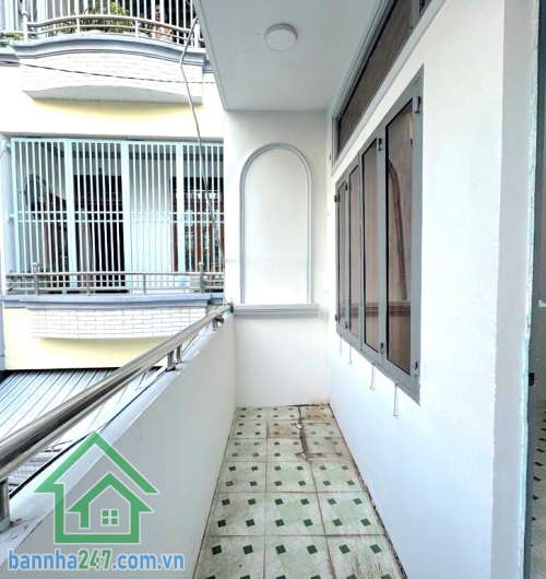 CHỈ 4,1 TỶ – HẺM BA GÁC 1 TRỤC – ĐƯỜNG 3/2 – P.2 – QUẬN 11 - DT 32M² – NHÀ 2 TẦNG ĐÚC – GẦN MẶT TIỀN – KHU PHỐ NGƯỜI HOA Kết cấu: • 1 trệt 1 lầu đúc thật • 2PN - 2WC