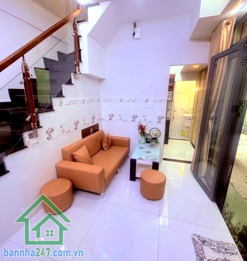 CHỈ 4,2 TỶ – NHÀ 2 TẦNG – HẺM 3M - THÔNG – KHU VIP NGUYỄN HỒNG ĐÀO - BÀU CÁT - 2 PN – 2 WC * Diện tích: 21m² (6,4 x 4m) * Kết cấu: 1 trệt 1 lầu * Công năng: 2PN - 2WC