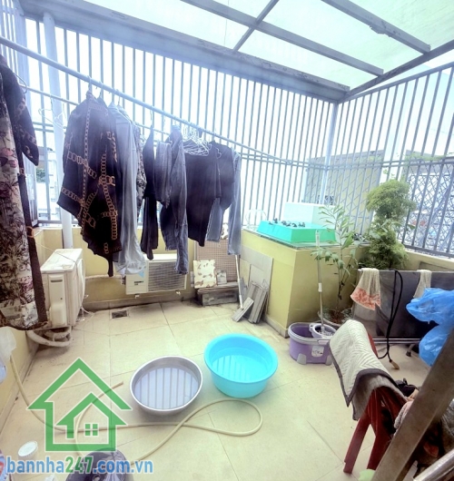CHỈ 6,4 TỶ – BÁN NHÀ HXH LÊ VĂN QUỚI – 60M2 – 4 TẦNG – 4PN – 5WC Diện tích: 4 x 15m (công nhận 60m2)Kết cấu: 1 trệt, 2 lầu, sân thượng – 4PN, 5WC khép kín.