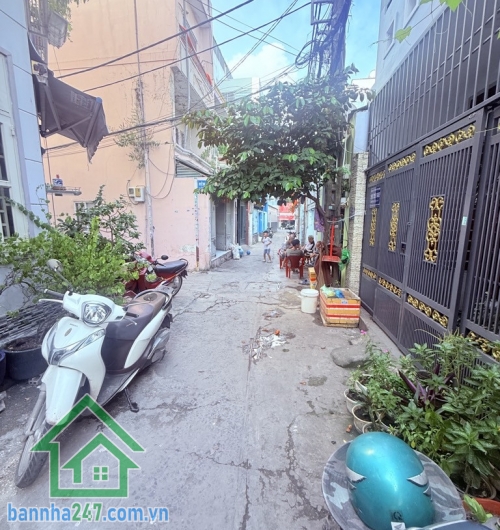 CHỈ 3,2 TỶ – NHÀ 4 TẦNG HẺM XE HƠI TÂN THẮNG – SÁT AEON TÂN PHÚ * DT: 16m² (4 x 4.2), DTSD: 64m² * Kết cấu: 1 trệt 2 lầu, sân thượng – gồm 2PN, 2WC * Hẻm xe hơi thông. 