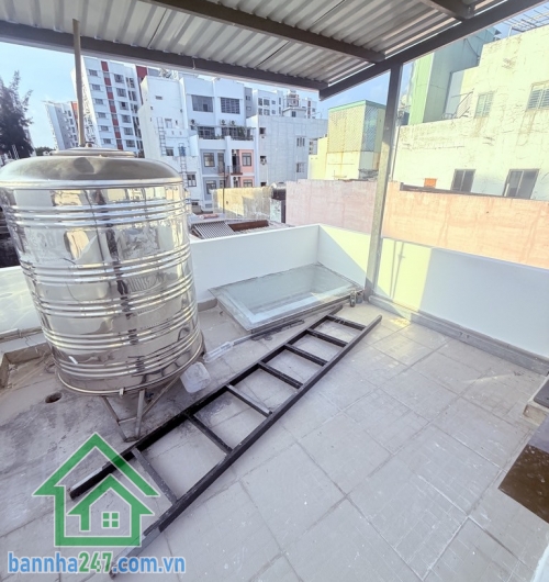 CHỈ 3,2 TỶ – NHÀ 4 TẦNG HẺM XE HƠI TÂN THẮNG – SÁT AEON TÂN PHÚ * DT: 16m² (4 x 4.2), DTSD: 64m² * Kết cấu: 1 trệt 2 lầu, sân thượng – gồm 2PN, 2WC * Hẻm xe hơi thông. 