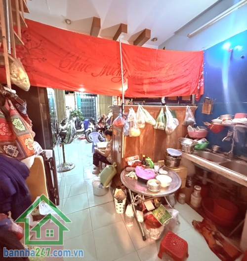 CHỈ 3,5 TỶ – NHÀ HẺM NGUYỄN SƠN – CÁCH 20M RA HẺM XE TẢI – 34M2 * Diện tích: 3.5 x 10m, công nhận 34m² - DTSD: 68m² * Kết cấu: 1 trệt 1 lầu, 2PN - 2WC.