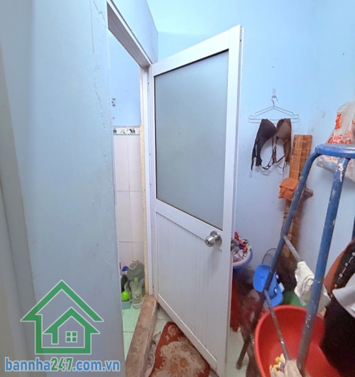 CHỈ 3,5 TỶ – NHÀ HẺM NGUYỄN SƠN – CÁCH 20M RA HẺM XE TẢI – 34M2 * Diện tích: 3.5 x 10m, công nhận 34m² - DTSD: 68m² * Kết cấu: 1 trệt 1 lầu, 2PN - 2WC.
