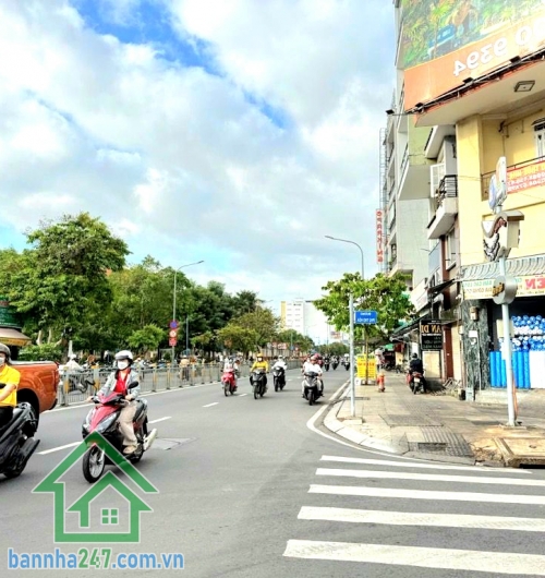 CHỈ 5,88 TỶ – HXH PHÚ THỌ HÒA – NHÀ 5 TẦNG - 3PN - 4WC DT: 36m² (3,1 x 12m) Kết cấu: Trệt + lửng + 3 lầu + sân thượng - 3PN – 4WC * Ngay chợ, gần trường học