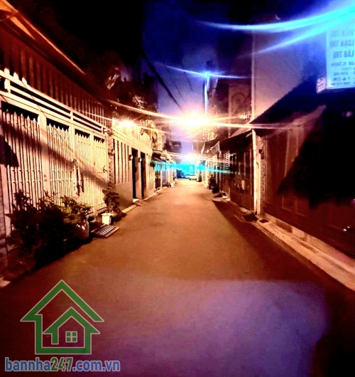 CHỈ 5,8 TỶ – NHÀ HXH 8M THÔNG – HUỲNH THIỆN LỘC – 36M² (4,2 x 9)m - 3PN, 2WC Diện tích: 36m² (4,2 x 9m) – vuông vức Kết cấu: Trệt + lửng + lầu – 3PN, 2WC Hẻm rộng 8m
