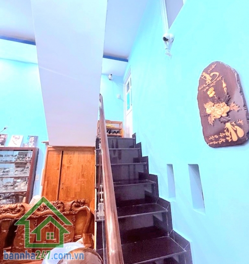 CHỈ 5,8 TỶ – NHÀ HXH 8M THÔNG – HUỲNH THIỆN LỘC – 36M² (4,2 x 9)m - 3PN, 2WC Diện tích: 36m² (4,2 x 9m) – vuông vức Kết cấu: Trệt + lửng + lầu – 3PN, 2WC Hẻm rộng 8m