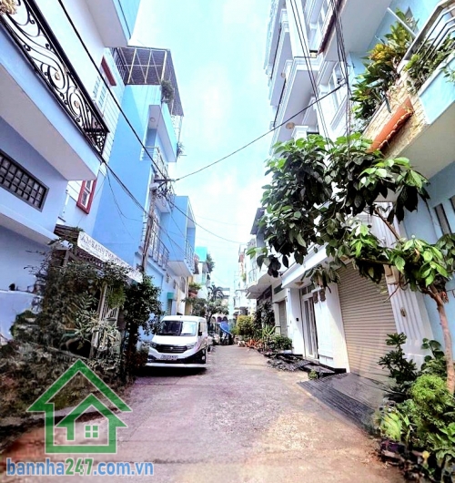 CHỈ 7,2 TỶ – HXH LUỸ BÁN BÍCH – NGAY THOẠI NGỌC HẦU – 64m² – 2 TẦNG – 4PN – 3WC Diện tích: 3.85 x 16m – 64m² Kết cấu: 1 trệt 1 lầu – 4PN, 3WC Hẻm xe tải – thông tứ hướng, di chuyển cực thuận tiện. Vị trí vàng: sát chợ, trường học, bệnh viện, UBND