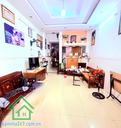 CHỈ 7,2 TỶ – HXH LUỸ BÁN BÍCH – NGAY THOẠI NGỌC HẦU – 64m² – 2 TẦNG – 4PN – 3WC Diện tích: 3.85 x 16m – 64m² Kết cấu: 1 trệt 1 lầu – 4PN, 3WC Hẻm xe tải – thông tứ hướng, di chuyển cực thuận tiện. Vị trí vàng: sát chợ, trường học, bệnh viện, UBND