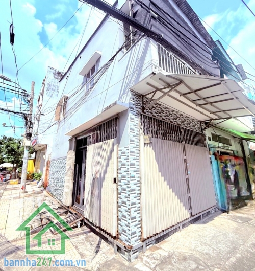 CHỈ 5 TỶ – NHÀ LÔ GÓC 2 MẶT TIỀN – HẺM XE TẢI THÔNG – PHAN THỊ HÀNH DT: 33m² (4.2 x 7,75m – nở hậu). Kết cấu: 1 trệt, 1 lầu gồm 2PN, 2WC. Nhà lô góc, 2 mặt tiền thoáng mát, không lộ giới. 