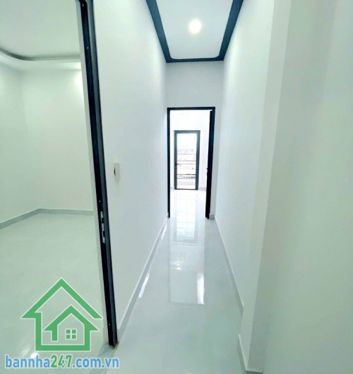 CHỈ 4,7 TỶ - NHÀ MỚI 2 TẦNG – LÊ VĂN QUỚI – SÁT NGÃ TƯ BỐN XÃ – CHỈ XÁCH VALI VÀO Ở  DT: 4.2 x 11m (45m²), 1 trệt 1 lầu Công năng: 3PN (có PN tầng trệt), 2 WC.