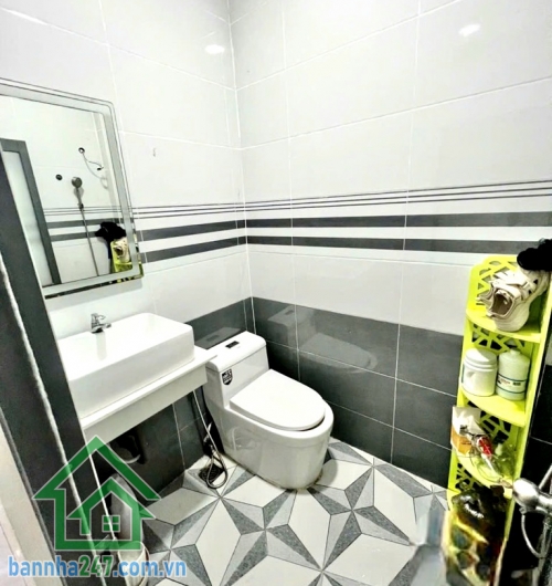 NHÀ NGỘP NGÂN HÀNG – FULL NỘI THẤT – VƯỜN LÀI, TÂN PHÚ - CHỈ 4,38 TỶ * Diện tích: 2.7 x 13m (31m²) – 1 trệt 1 lầu, gồm 2PN – 2WC, phòng khách, bếp, ban công thoáng mát