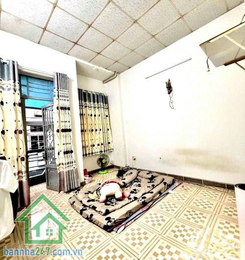 CHỈ 4,65 TỶ (TL) – NHÀ 2 TẦNG – HẺM XE TẢI 6M THÔNG – ĐƯỜNG SỐ 5 – SÁT TÂN PHÚ - 2PN - 2WC * Diện tích: 4 x 10m (40m²) * Kết cấu: 1 trệt 1 lầu * Công năng: 2PN - 2WC