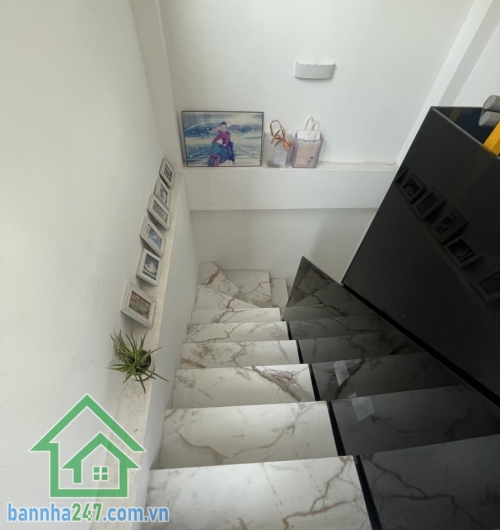 NHÀ MỚI 3 TẦNG – GẦN TÊN LỬA – Ở NGAY – CHỈ NHỈNH 4 TỶ Vị trí đẹp – giáp Tân Phú – gần BV Bình Tân – kế bên Tên Lửa DT: 4.2 x 12m – sổ nở hậu phong thuỷ tốt.