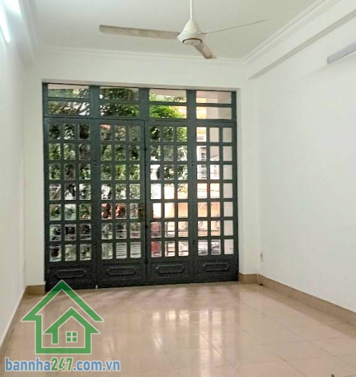 CHỈ 11,6 TỶ - SIÊU PHẨM NHÀ PHỐ NHẤT CHI MAI – SÁT NHÀ GA T3 - 4 PN - 4WC Diện tích: 53,3m² (3,2 x 17m) Kết cấu: 4 tầng BTCT – 1 trệt, 2 lầu, sân thượng - 4 PN - 4 WC