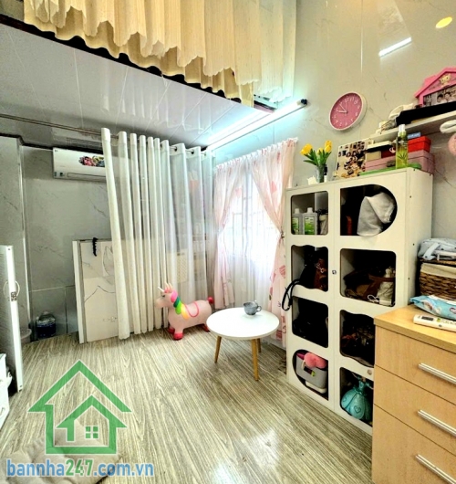 CHỈ 3,05 TỶ - NHÀ NHỎ XINH - HẺM XE TẢI - SÁT MẶT TIỀN ĐỘI CUNG, Q11 - 16M² - 2 TẦNG - 2PN - 2WC  Địa chỉ: Đội Cung, P.11, Q.11  DT: 2.4m x 6.7m – vuông vức.