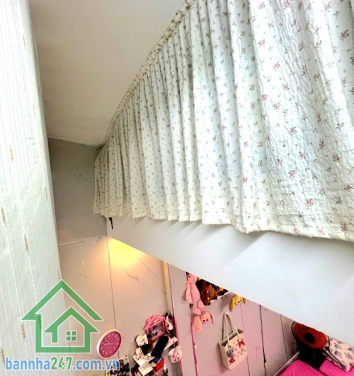 CHỈ 3,05 TỶ - NHÀ NHỎ XINH - HẺM XE TẢI - SÁT MẶT TIỀN ĐỘI CUNG, Q11 - 16M² - 2 TẦNG - 2PN - 2WC  Địa chỉ: Đội Cung, P.11, Q.11  DT: 2.4m x 6.7m – vuông vức.