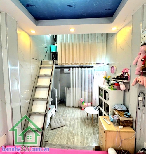 CHỈ 3,05 TỶ - NHÀ NHỎ XINH - HẺM XE TẢI - SÁT MẶT TIỀN ĐỘI CUNG, Q11 - 16M² - 2 TẦNG - 2PN - 2WC  Địa chỉ: Đội Cung, P.11, Q.11  DT: 2.4m x 6.7m – vuông vức.