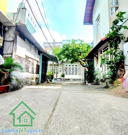 CHỈ 4,8 TỶ – HẺM XE TẢI 5M THÔNG – SÁT MẶT TIỀN MÃ LÒ – TÂN KỲ TÂN QUÝ – KHÔNG NGẬP - DT: 48M² - 2 TẦNG BTCT * Diện tích: 4 x 12m – sổ vuông vức * Kết cấu: 2 Tầng BTCT