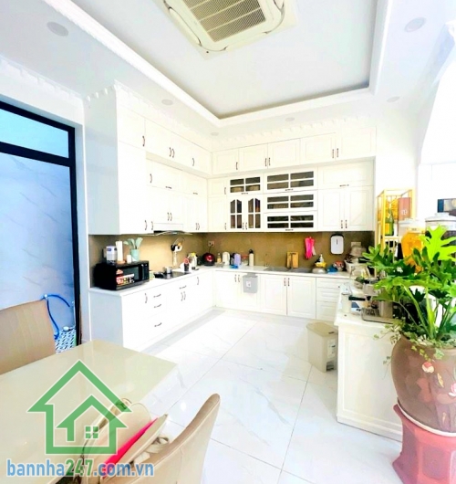 CHỈ 9,7 TỶ TL – KHU VIP TÂN PHÚ – HẺM XE TẢI 6M – 77.5M² – NHÀ MỚI 4 TẦNG – FULL NỘI THẤT CAO CẤP * DT: 5.25 × 15m = 77.5m² * Kết cấu: 1 trệt – 2 lầu – sân thượng.