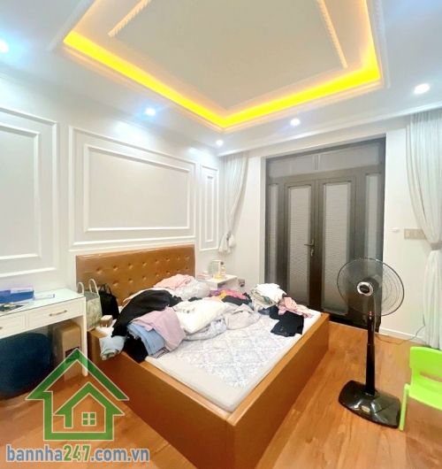 CHỈ 9,7 TỶ TL – KHU VIP TÂN PHÚ – HẺM XE TẢI 6M – 77.5M² – NHÀ MỚI 4 TẦNG – FULL NỘI THẤT CAO CẤP * DT: 5.25 × 15m = 77.5m² * Kết cấu: 1 trệt – 2 lầu – sân thượng.