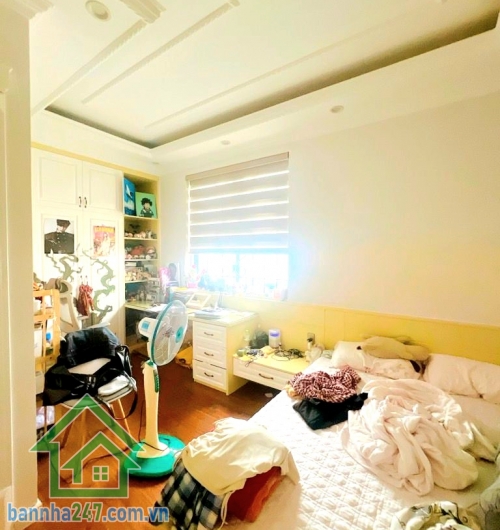 CHỈ 9,7 TỶ TL – KHU VIP TÂN PHÚ – HẺM XE TẢI 6M – 77.5M² – NHÀ MỚI 4 TẦNG – FULL NỘI THẤT CAO CẤP * DT: 5.25 × 15m = 77.5m² * Kết cấu: 1 trệt – 2 lầu – sân thượng.