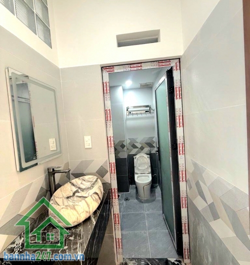 CHỈ 6,9 TỶ – HẺM NHỰA 6M – LÊ VĂN QUỚI – GẦN NGÃ TƯ BỐN XÃ - 56M² (4X14) - 4PN - 3WC DT: 56m² (4 x 14m) - 4 TẦNG BTCT - 4PN – 3WC - Phòng thờ riêng – 2 sân thượng 
