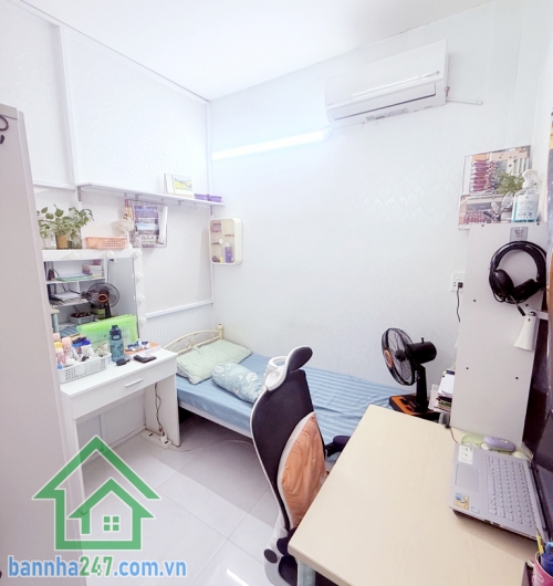 CHỈ 3,9 TỶ – HẺM 3 GÁC NGUYỄN SƠN – CÁCH 1 CĂN RA HẺM XE HƠI – 3 TẦNG BTCT - 2PN, 2 WC.  Vị trí siêu đẹp, trung tâm Tân Phú – vài bước ra chợ, trường học, bệnh viện... 