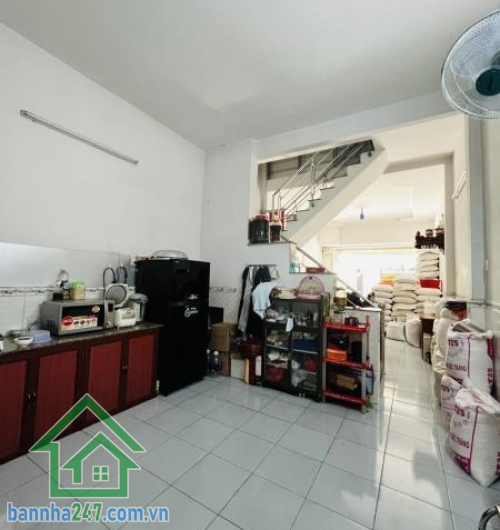 MTKD ĐƯỜNG 8M - DT: 64M² (4 x 16)m – 2 TẦNG – CHỈ 6 TỶ Kết cấu: 1 trệt 1 lầu, 3PN, 2WC, bếp – Nhà mới ở ngay Đường 8m sạch đẹp, xe hơi tránh – Khu sầm uất