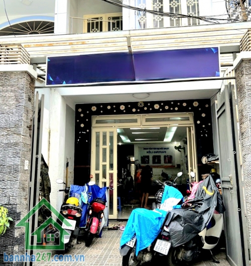 CHỈ 12 TỶ – 2 MẶT TIỀN KINH DOANH – KHU BÀU CÁT, TÂN BÌNH – NHÀ SÂN VƯỜN RỘNG THOÁNG DT đất: 4x22m – 64m² xây dựng, không lộ giới. Kết cấu: 1 trệt 1 lầu – 3PN - 3WC.