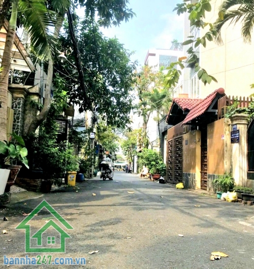 CHỈ 12 TỶ – 2 MẶT TIỀN KINH DOANH – KHU BÀU CÁT, TÂN BÌNH – NHÀ SÂN VƯỜN RỘNG THOÁNG DT đất: 4x22m – 64m² xây dựng, không lộ giới. Kết cấu: 1 trệt 1 lầu – 3PN - 3WC.