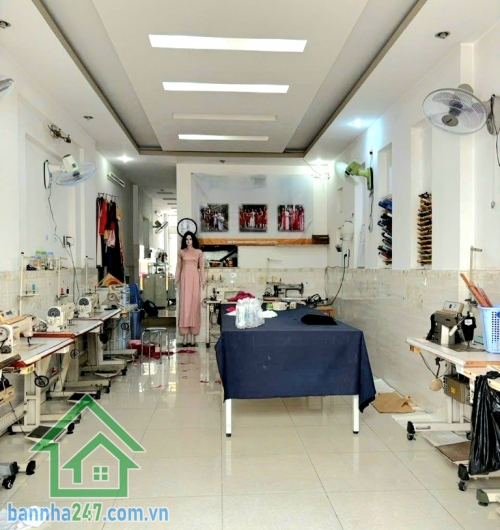 CHỈ 12 TỶ – 2 MẶT TIỀN KINH DOANH – KHU BÀU CÁT, TÂN BÌNH – NHÀ SÂN VƯỜN RỘNG THOÁNG DT đất: 4x22m – 64m² xây dựng, không lộ giới. Kết cấu: 1 trệt 1 lầu – 3PN - 3WC.