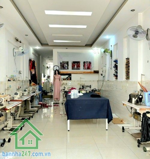 CHỈ 12 TỶ – 2 MẶT TIỀN KINH DOANH – KHU BÀU CÁT, TÂN BÌNH – NHÀ SÂN VƯỜN RỘNG THOÁNG DT đất: 4x22m – 64m² xây dựng, không lộ giới. Kết cấu: 1 trệt 1 lầu – 3PN - 3WC.