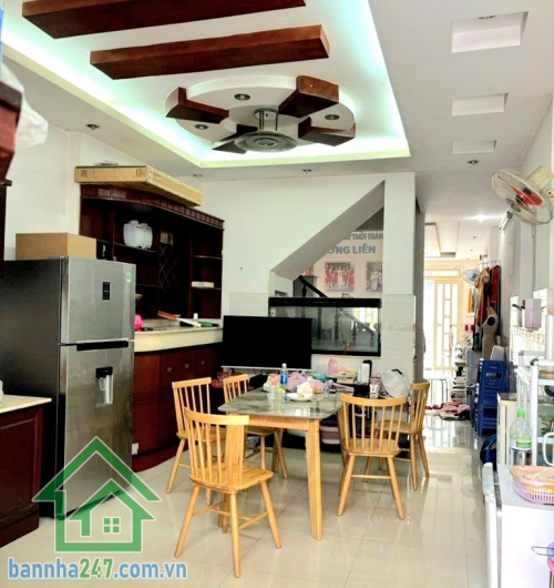 CHỈ 12 TỶ – 2 MẶT TIỀN KINH DOANH – KHU BÀU CÁT, TÂN BÌNH – NHÀ SÂN VƯỜN RỘNG THOÁNG DT đất: 4x22m – 64m² xây dựng, không lộ giới. Kết cấu: 1 trệt 1 lầu – 3PN - 3WC.