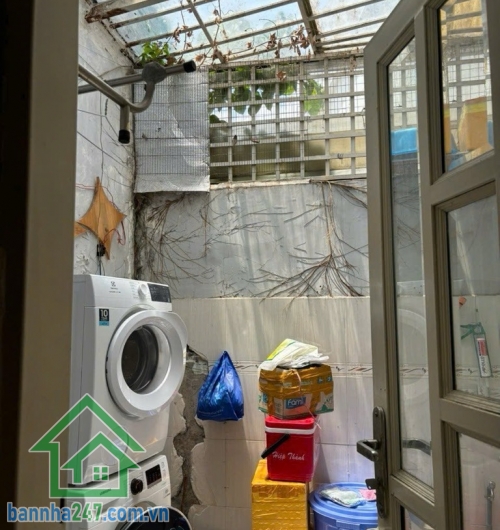 CHỈ 12 TỶ – 2 MẶT TIỀN KINH DOANH – KHU BÀU CÁT, TÂN BÌNH – NHÀ SÂN VƯỜN RỘNG THOÁNG DT đất: 4x22m – 64m² xây dựng, không lộ giới. Kết cấu: 1 trệt 1 lầu – 3PN - 3WC.