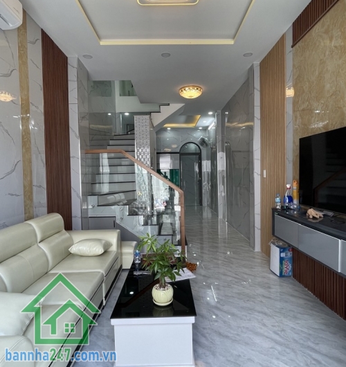 CHỈ 5,2 TỶ - BÁN NHÀ TÂN BÌNH – 56M² – 2 TẦNG – 3PN – 3WC – CHỈ 5,2 TỶ Nhà mới tinh, khách mua dọn vào ở ngay. Kết cấu: 2 tầng, có sân trước, 3PN, 3WC. 