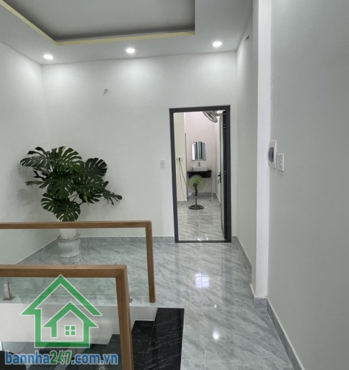 CHỈ 5,2 TỶ - BÁN NHÀ TÂN BÌNH – 56M² – 2 TẦNG – 3PN – 3WC – CHỈ 5,2 TỶ Nhà mới tinh, khách mua dọn vào ở ngay. Kết cấu: 2 tầng, có sân trước, 3PN, 3WC. 