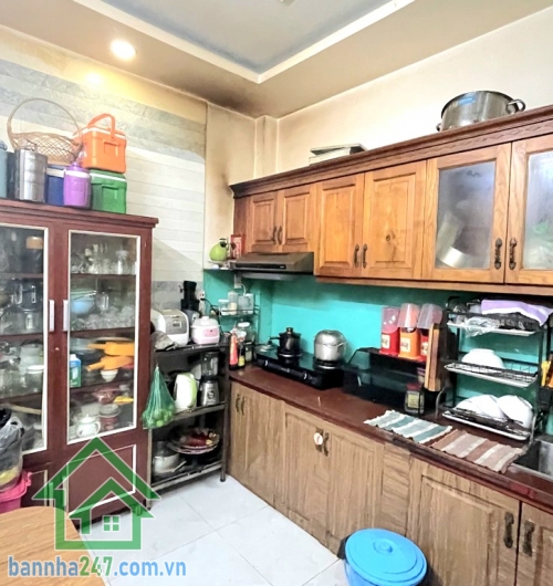 CHỈ 5,9 TỶ - NHÀ 4 TẦNG ĐẦY ĐỦ CÔNG NĂNG - DT: 31M² (3 X 10,5)M – HẺM THÔNG THOÁNG SẠCH SẼ – XE HƠI ĐỖ SÁT NHÀ - 4PN, 3WC. Mô tả: * Kết cấu: 4 tầng, có sân thượng. 