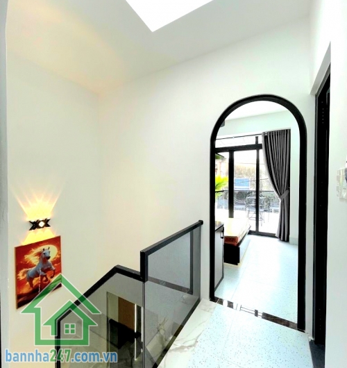 CHỈ 4,96 TỶ – NHÀ ĐẸP FULL NỘI THẤT – P.15 TÂN BÌNH – DT: 44/33M² - VÀO Ở NGAY - 2 PN – 2 WC Nhà mới đẹp, full nội thất, chỉ việc xách vali vào ở Phù hợp gia đình trẻ, mua đón Tết
