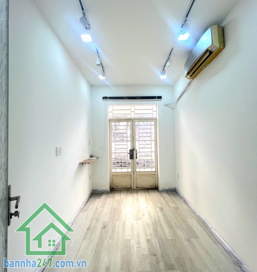CHỈ 4,18 TỶ – NHÀ 3 TẦNG MỚI – HẺM Ô TÔ 5M THÔNG – NGAY KHU BÀU CÁT, TÂN BÌNH DT: 26m² (1 trệt 2 lầu – 3PN, 3WC).  Nhà mới đẹp, dọn vào ở ngay, khu dân trí cao.