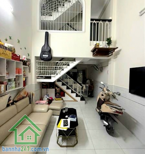 CHỈ 5,95 TỶ – NHÀ 2 MẶT TIỀN ĐẸP – PHẠM VĂN HAI, TÂN BÌNH – 4 TẦNG BTCT – 3PN – 3WC – Ở NGAY! Vị trí: Trung tâm Phạm Văn Hai – Tân Bình, gần chợ, trường học, bệnh viện, chỉ vài phút ra đến sân bay Tân Sơn Nhất. 