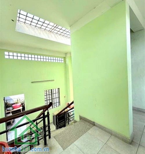 CHỈ 8,6 TỶ – NHÀ ĐẸP KHU VIP BÀU CÁT – TÂN BÌNH – HẺM NHỰA 5M Ô TÔ VÀO TẬN NHÀ - 4PN, 5WC * DT: 4x13m (51m²) – Kết cấu BTCT 4 tầng, gồm 4PN, 5WC, có phòng thờ, giếng trời, sân thượng trước sau thoáng mát.