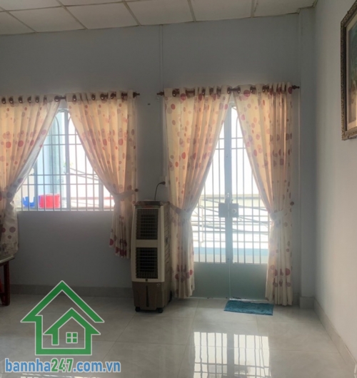 BÁN NHÀ TÂN BÌNH – HXH – NHỈNH 6 TỶ – 76M² – 3 TẦNG – 3PN – SỔ VUÔNG 2025 * Kết cấu: 1 trệt, 1 lầu, sân thượng – 3PN, 2WC. * Vị trí đẹp: Giáp khu Bàu Cát, sát mặt tiền, khu VIP đầy đủ tiện ích. 