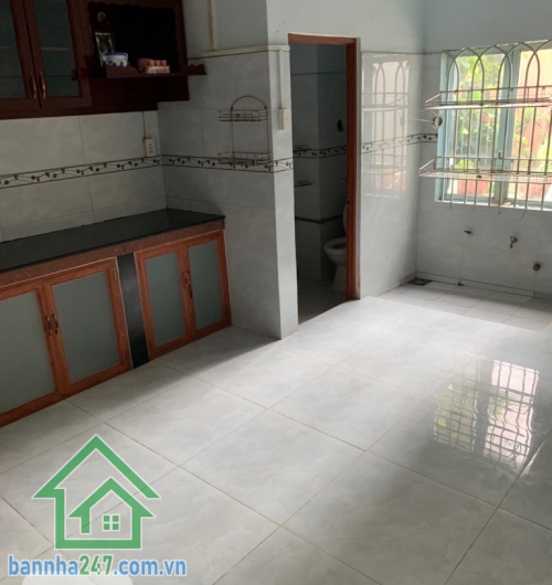 BÁN NHÀ TÂN BÌNH – HXH – NHỈNH 6 TỶ – 76M² – 3 TẦNG – 3PN – SỔ VUÔNG 2025 * Kết cấu: 1 trệt, 1 lầu, sân thượng – 3PN, 2WC. * Vị trí đẹp: Giáp khu Bàu Cát, sát mặt tiền, khu VIP đầy đủ tiện ích. 