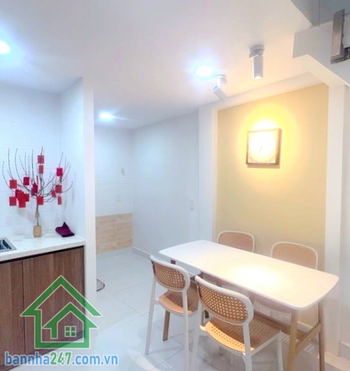 CHỈ 3,45 TỶ – NHÀ MỚI ĐẸP – HẺM XE HƠI – GẦN AEON MALL TÂN PHÚ – TẶNG FULL NỘI THẤT - 2PN – 2WC * Diện tích: 3,5 x 8m * Diện tích sử dụng: 58m² * Kết cấu: 1 trệt 1 lầu * Công năng: 2PN – 2WC