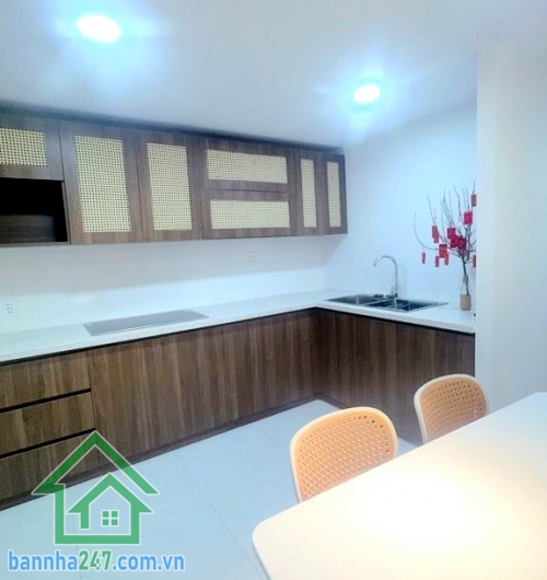 CHỈ 3,45 TỶ – NHÀ MỚI ĐẸP – HẺM XE HƠI – GẦN AEON MALL TÂN PHÚ – TẶNG FULL NỘI THẤT - 2PN – 2WC * Diện tích: 3,5 x 8m * Diện tích sử dụng: 58m² * Kết cấu: 1 trệt 1 lầu * Công năng: 2PN – 2WC