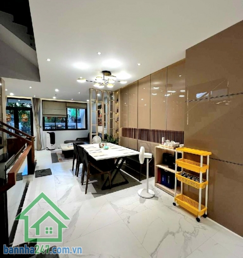 CHỈ 15.9 TỶ – NHÀ 5 TẦNG – MẶT TIỀN ĐƯỜNG 16M – KDC DƯƠNG HỒNG  DT: 100m² (5 x 20m) – xây full 5 tầng: hầm, lửng, 2 lầu, sân thượng  Gồm: 4 PN – 6WC.