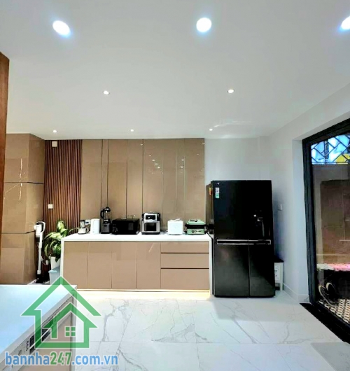 CHỈ 15.9 TỶ – NHÀ 5 TẦNG – MẶT TIỀN ĐƯỜNG 16M – KDC DƯƠNG HỒNG  DT: 100m² (5 x 20m) – xây full 5 tầng: hầm, lửng, 2 lầu, sân thượng  Gồm: 4 PN – 6WC.