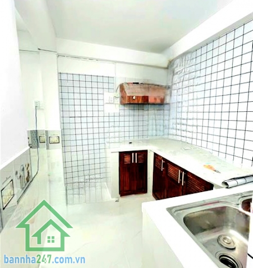 CHỈ 4,4 TỶ – HẺM 3 GÁC – GẦN TRƯỜNG CHINH – 43m² (4×11) – 2 TẦNG BTCT  Kết cấu: 1 trệt – 1 lầu đúc BTCT kiên cố. Diện tích: 4×11m – công năng đầy đủ. Hẻm sạch sẽ, gần đường xe tải. Gần Trường Chinh – Cộng Hòa – Nguyễn Văn Săng – Lũy Bán Bích, thuận tiện d