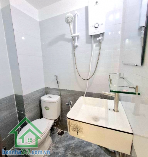 CHỈ 5,08 TỶ – TRUNG TÂM QUẬN 10 - HẺM 4M – 4 TẦNG BTCT – 3PN – 4WC - GẦN BV HÒA HẢO – CHỢ RẪY – UEH Kết cấu: 4 Tầng BTCT (1 trệt, 3 lầu), ban công thoáng, 3PN - 4WC, Đúc BTCT chắc chắn, mua về ở ngay